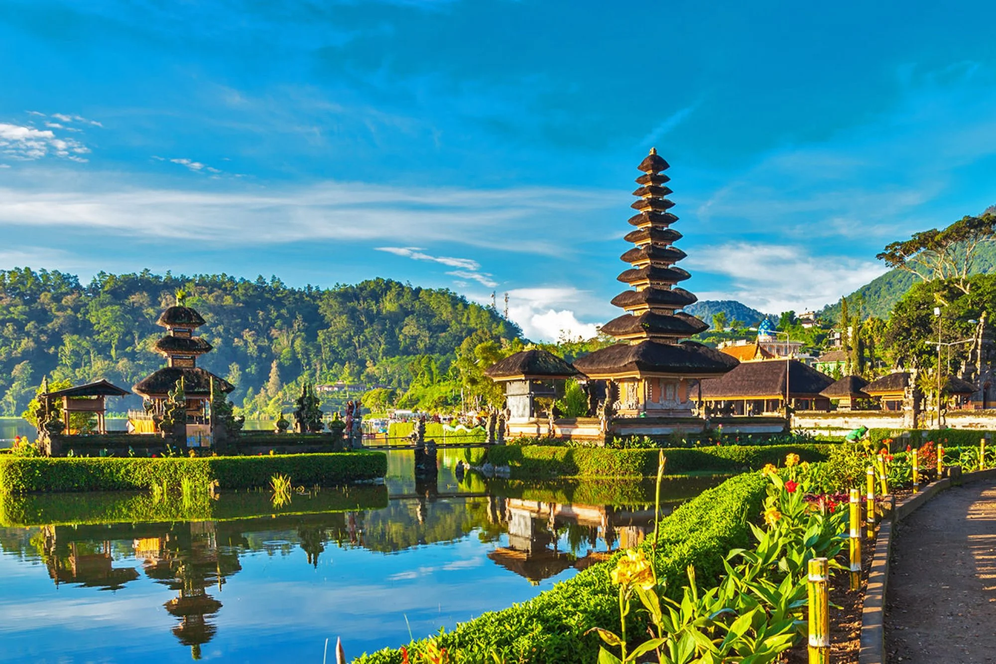 Sewa Mobil Perjalanan Pariwisata